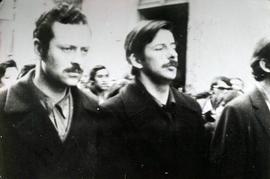 Fotografía de Miguel Enríquez junto a Bautista Van Schouwen