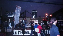 Familiares y amigas/os en el escenario de la intervención en José Domingo Cañas