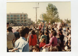 Grupo de personas en manifestación callejera