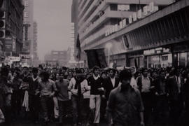 Fotografía del funeral de René Saravia en el centro de Santiago