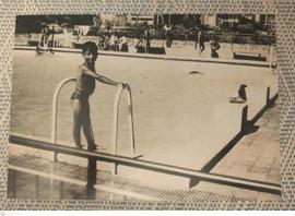 Luis Guajardo en la piscina