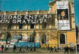 Postal de intervención de la Campaña José Huenante en Casa Central U. de Chile