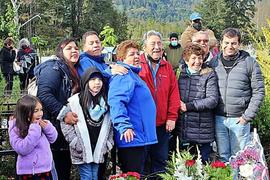 Asistentes actividad de homenaje a Próspero Guzmán, entre ellos Erna Guzmán, hermana de Próspero.