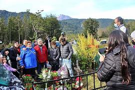 Asistentes actividad de homenaje a Próspero Guzmán, entre ellos Erna Guzmán, hermana de Próspero.