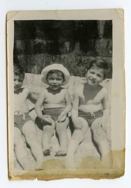 Sergio, Jorge y Víctor en un balneario