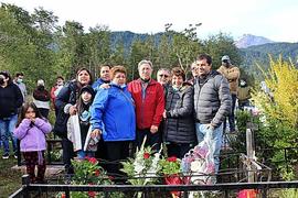 Asistentes actividad de homenaje a Próspero Guzmán, entre ellos Erna Guzmán, hermana de Próspero.