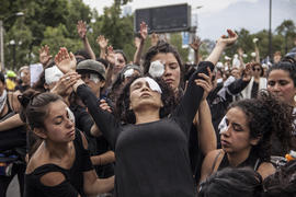 Mujeres de ojos heridos